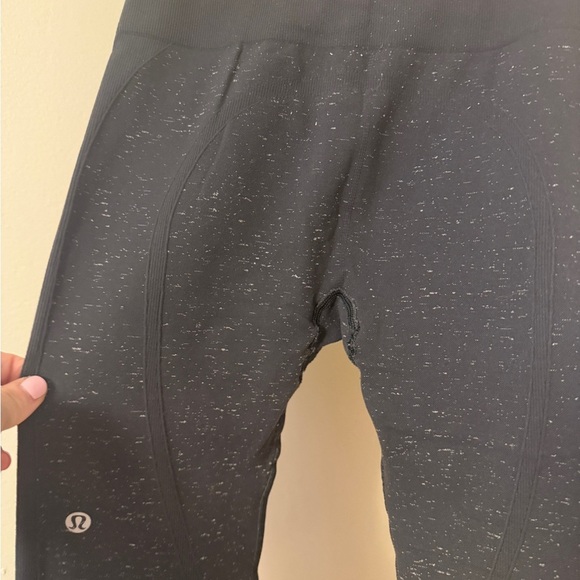 Lululemon Free To Flow 7/8 Tight Leggings Black Size 6 - Picture 8 of 12